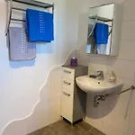 Einzelzimmer Am Homboller Hof Mit Gemeinschaftsraum Accommodatie bij particulieren Duchtlingen