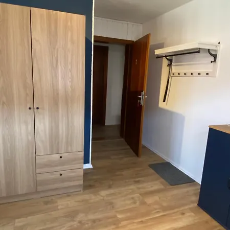 Einzelzimmer Am Homboller Hof Mit Gemeinschaftsraum Accommodatie bij particulieren Duchtlingen