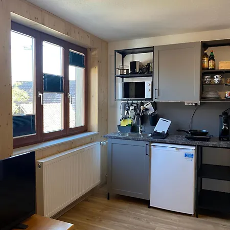 Einzelzimmer Am Homboller Hof Mit Gemeinschaftsraum Accommodatie bij particulieren